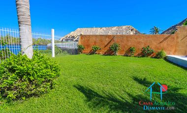 Casa en renta vacacional para 14 personas. Terraza con alberca privada, jardín y salida a la laguna