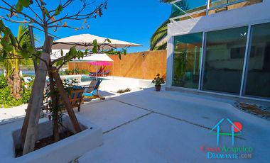 Casa en renta vacacional para 14 personas. Terraza con alberca privada, jardín y salida a la laguna