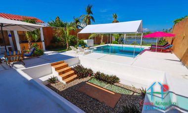Casa en renta vacacional para 14 personas. Terraza con alberca privada, jardín y salida a la laguna