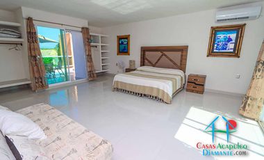 Casa en renta vacacional para 14 personas. Terraza con alberca privada, jardín y salida a la laguna
