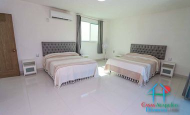 Casa en renta vacacional para 14 personas. Terraza con alberca privada, jardín y salida a la laguna