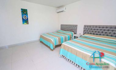 Casa en renta vacacional para 14 personas. Terraza con alberca privada, jardín y salida a la laguna