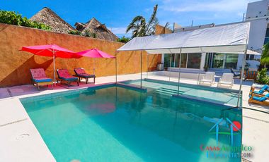 Casa en renta vacacional para 14 personas. Terraza con alberca privada, jardín y salida a la laguna
