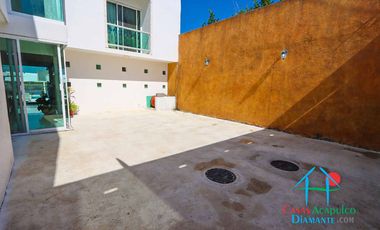 Casa en renta vacacional para 14 personas. Terraza con alberca privada, jardín y salida a la laguna