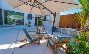 Casa en renta vacacional para 14 personas. Terraza con alberca privada, jardín y salida a la laguna
