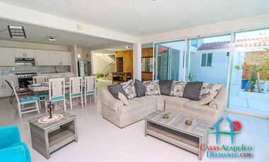 Casa en renta vacacional para 14 personas. Terraza con alberca privada, jardín y salida a la laguna