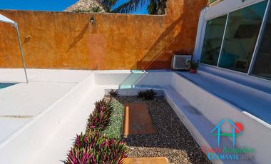 Casa en renta vacacional para 14 personas. Terraza con alberca privada, jardín y salida a la laguna