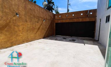 Casa en renta vacacional para 14 personas. Terraza con alberca privada, jardín y salida a la laguna
