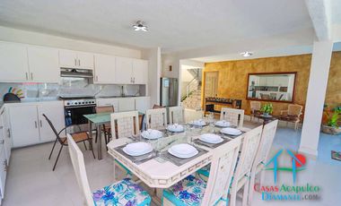 Casa en renta vacacional para 14 personas. Terraza con alberca privada, jardín y salida a la laguna