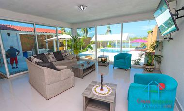 Casa en renta vacacional para 14 personas. Terraza con alberca privada, jardín y salida a la laguna