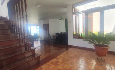 VENDO LINDA CASA TRADICIONAL A 2cuadras del PENTAGONITO . SAN BORJA. 5 dorm.
