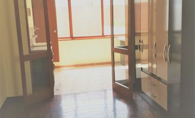 VENDO LINDA CASA TRADICIONAL A 2cuadras del PENTAGONITO . SAN BORJA. 5 dorm.