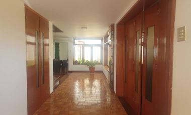 VENDO LINDA CASA TRADICIONAL A 2cuadras del PENTAGONITO . SAN BORJA. 5 dorm.
