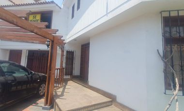 VENDO LINDA CASA TRADICIONAL A 2cuadras del PENTAGONITO . SAN BORJA. 5 dorm.