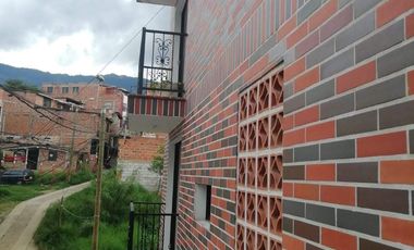 VENDO O CAMBIO A CASA FINCA A UN APARTAMENTO  EN COPACABANA ANTIOQUIA.