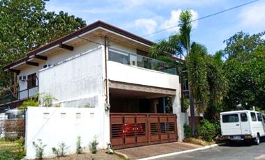 MODERN 2-STOREY, 4-BEDROOM HOUSE WITH BALCONY FOR SALE IN BF HOMES