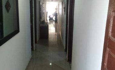 VENDO HERMOSA CASA PLANA CON APATARTAESTUDIO AL LADO EN PARAISO