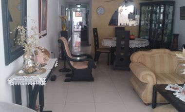 VENDO HERMOSA CASA PLANA CON APATARTAESTUDIO AL LADO EN PARAISO