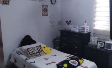 VENDO HERMOSA CASA PLANA CON APATARTAESTUDIO AL LADO EN PARAISO