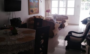 VENDO HERMOSA CASA PLANA CON APATARTAESTUDIO AL LADO EN PARAISO