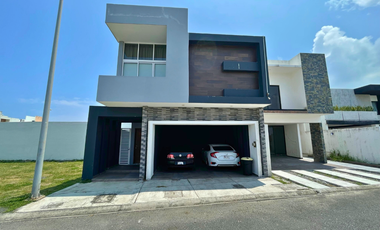 CASA CON ALBERCA EN RENTA/VENTA EN RIVIERA VERACRUZANA LOMAS DE LA RIOJA | ARLETTE FLORES INMOBILIARIA