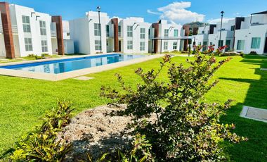 $2,400,000 Casa Nueva con Alberca en Jiutepec Morelos, Cerca de Cueranaca