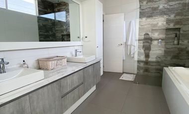 ALQUILO CASA DE LUJO EN ISLA MOCOLI