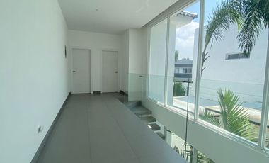 ALQUILO CASA DE LUJO EN ISLA MOCOLI