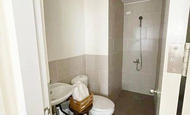 CONDO FOR SALE INFRONT OF SOUTHWOOD MALL & SLEX - HOLLAND PARK FOR AS LOW AS 8,200.00 MONTHLY