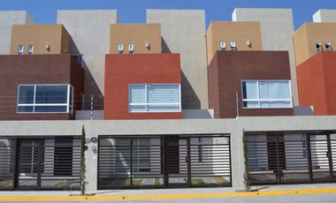 Casa en renta cerca de Aeropuerto Toluca dentro de Fraccionamiento Villa Toscana Toluca