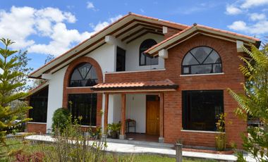 Casa y Terreno en venta ubicada en Tabacundo sector Picalquí