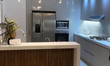 Se alquila casa remodelada en Vía a la Costa