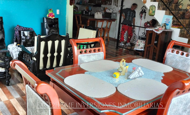 CASA ESQUINERA CON GARAJE CUBIERTO DOS APARTAMENTOS INDEPENDIENTES EN VENTA