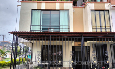 CASA ESQUINERA CON GARAJE CUBIERTO DOS APARTAMENTOS INDEPENDIENTES EN VENTA