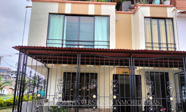 CASA ESQUINERA CON GARAJE CUBIERTO DOS APARTAMENTOS INDEPENDIENTES EN VENTA