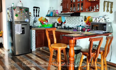 CASA ESQUINERA CON GARAJE CUBIERTO DOS APARTAMENTOS INDEPENDIENTES EN VENTA