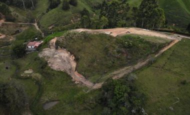 SE VENDEN LOTES EN LA VIA SAN VICENTE DE FERRER SECTOR CHAPARRAL