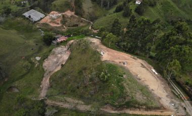 SE VENDEN LOTES EN LA VIA SAN VICENTE DE FERRER SECTOR CHAPARRAL