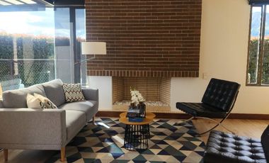 Casa de dos (2) pisos, 181 metros, 3 habitaciones, habitacion servicio, 4 baños,el baño de la habitacion principal tiene tina,  dos perbolas, paviment