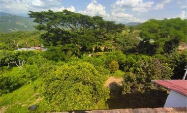 Venta - La Mesa, finca con Local Comercial sonre via San Joaquín