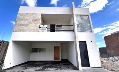 Casa en Venta en Cima Azul con Alberca