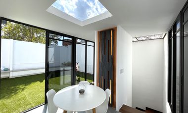 San Ángel Casa en Venta 5R 3.5B 3E Patios Terrazas Roof Garden.
