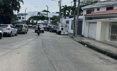 Terreno de venta en Urdesa