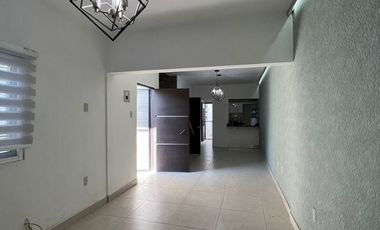 SE VENDE BONITA CASA EN EL FRACCIONAMIENTO ATENAS