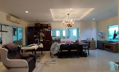 For Sale/rent 2-storey detached house near the BTS, Phonpailin Thorntara Village (English version below)
