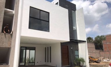 Se Vende Amplia Casa de 4 Recamaras, Atlixcayotl Puebla