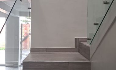 METEPEC, EDOMEX CASA EQUIPADA PARA EJECUTIVOS  DENTRO DE FRACCIONAMIENTO CON EXCELENTE UBICACION