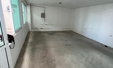 Se renta nave industrial en zona Finsa