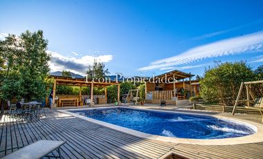 Leon Propiedades vende Hermosa casa con piscina en condominio,sector Los naranjos, Curacavi.