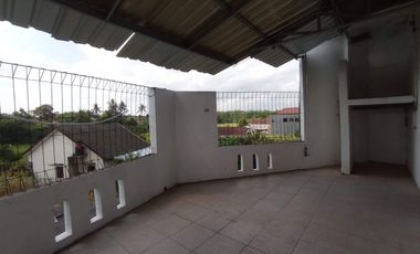DIJUAL RUMAH ATAU TEMPAT USAHA 2 LANTAI TEPI JALAN  DI MAGUWOHARJO